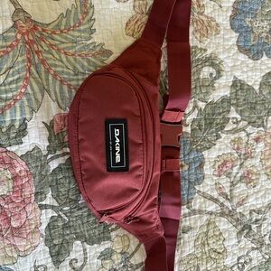 Dakine Women’s Maroon Belt Bag